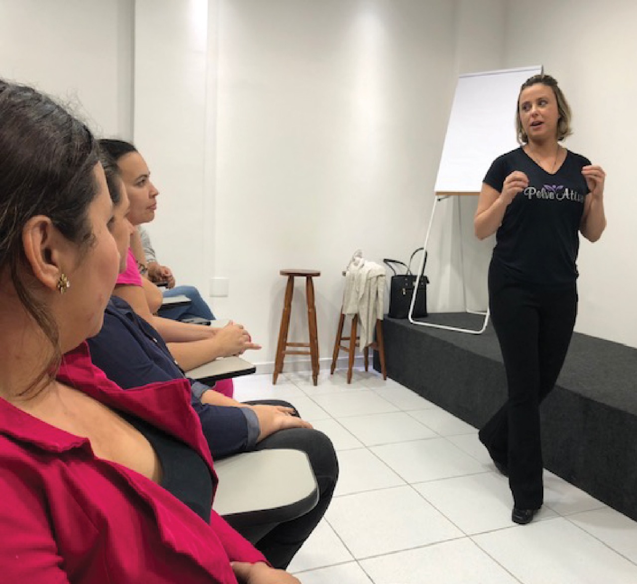 Empresa Saudável: Funcionários participando de palestra